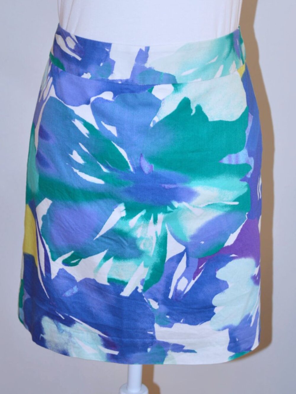 Ann Taylor Watercolor Skirt size 8